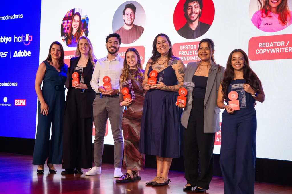 Bruno Pilato no palco do Prêmio Abradi 2026.